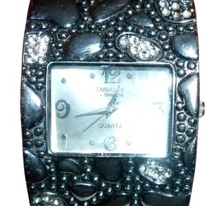 Embassy by Gruen Silver Tone Rhinestone Pebble Cuff Watch GEM3447L New Battery